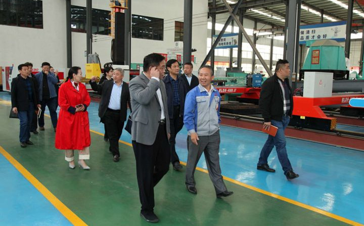 張局長指出,企業家要有三個思想支點 張局長指出,企業家要有三個思想支點