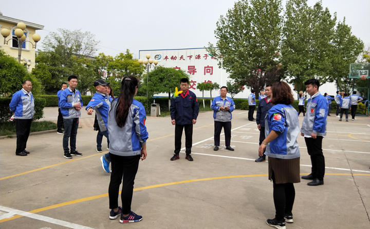 踢毽子比賽讓我們見識到團結協作、堅持不懈的運動精神，各隊在場上展開激烈比拼，隊員們沉著應戰、默契配合、快速傳遞