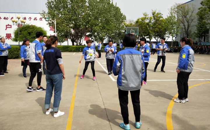 踢毽子比賽讓我們見識到團結協作、堅持不懈的運動精神，各隊在場上展開激烈比拼，隊員們沉著應戰、默契配合、快速傳遞