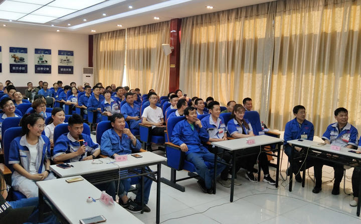 6支代表隊踴躍回答問題 6支代表隊踴躍回答問題