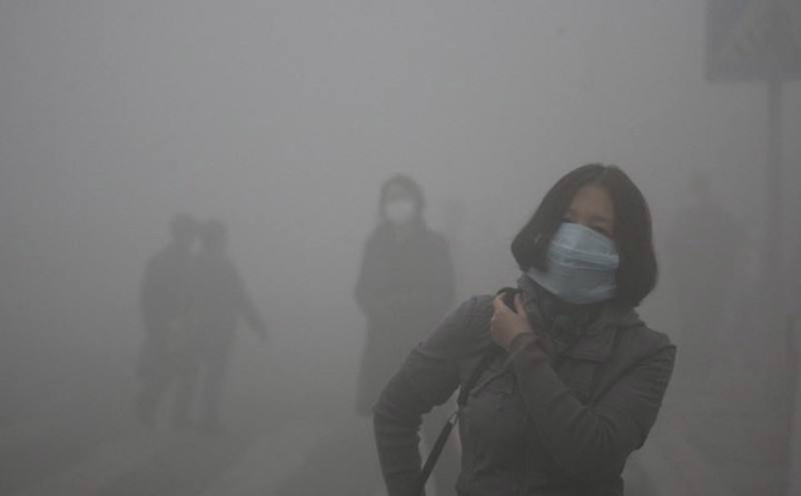 秸稈焚燒造成霧霾，嚴(yán)重污染空氣