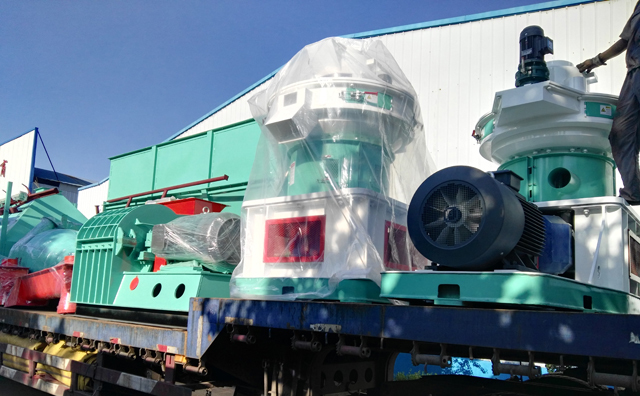 哈爾濱秸稈顆粒機裝車完成