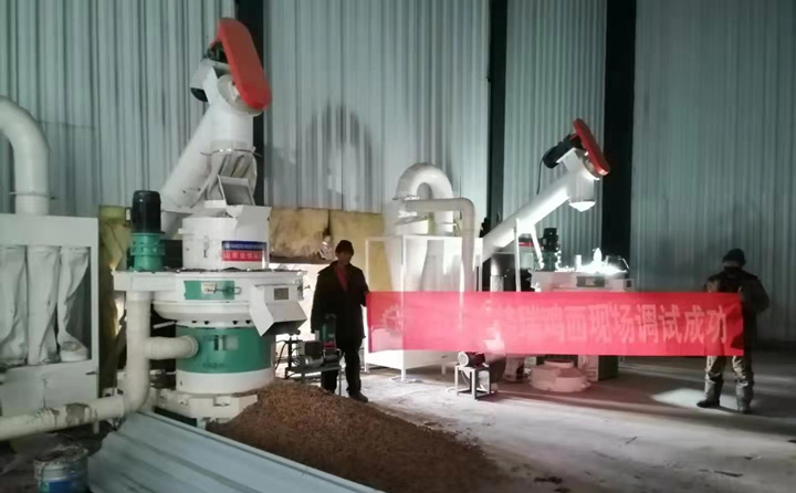 秸稈顆粒機(jī)調(diào)試現(xiàn)場(chǎng)