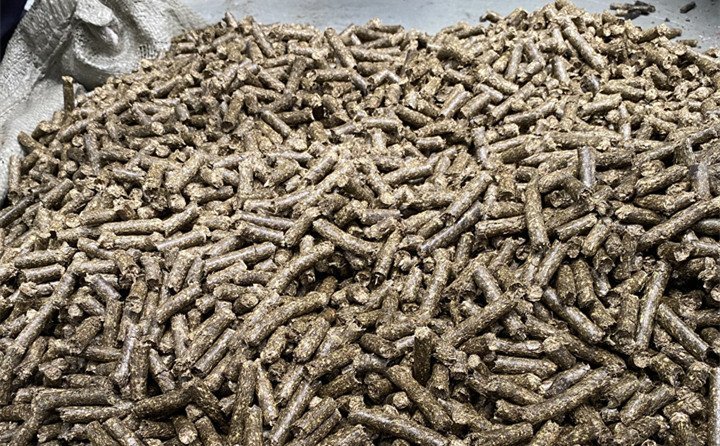 小麥秸稈還可以用秸稈顆粒機做成生物質(zhì)燃料 小麥秸稈還可以用秸稈顆粒機做成生物質(zhì)燃料